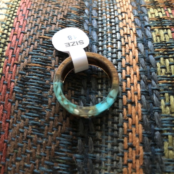 Wood and Resin Ring - Turquoise - Picture 3 of 5
